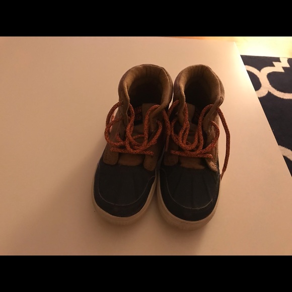 Winter boots for toddlers, great condition - Picture 2 of 4